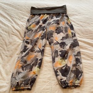 Lululemon lightweight flowy cropped pants